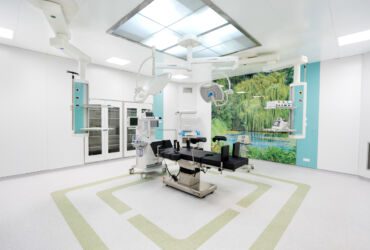 Modular operating room with Infimed operating lights
