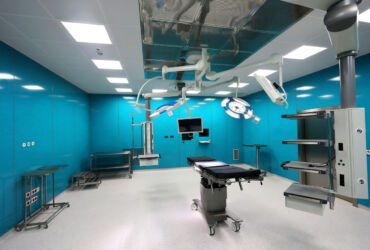 Modular operating room with Infimed operating lights and tables