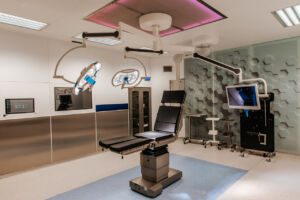 Modular room system, with operating table VIVAX and operating lights NEXUS i PROXY