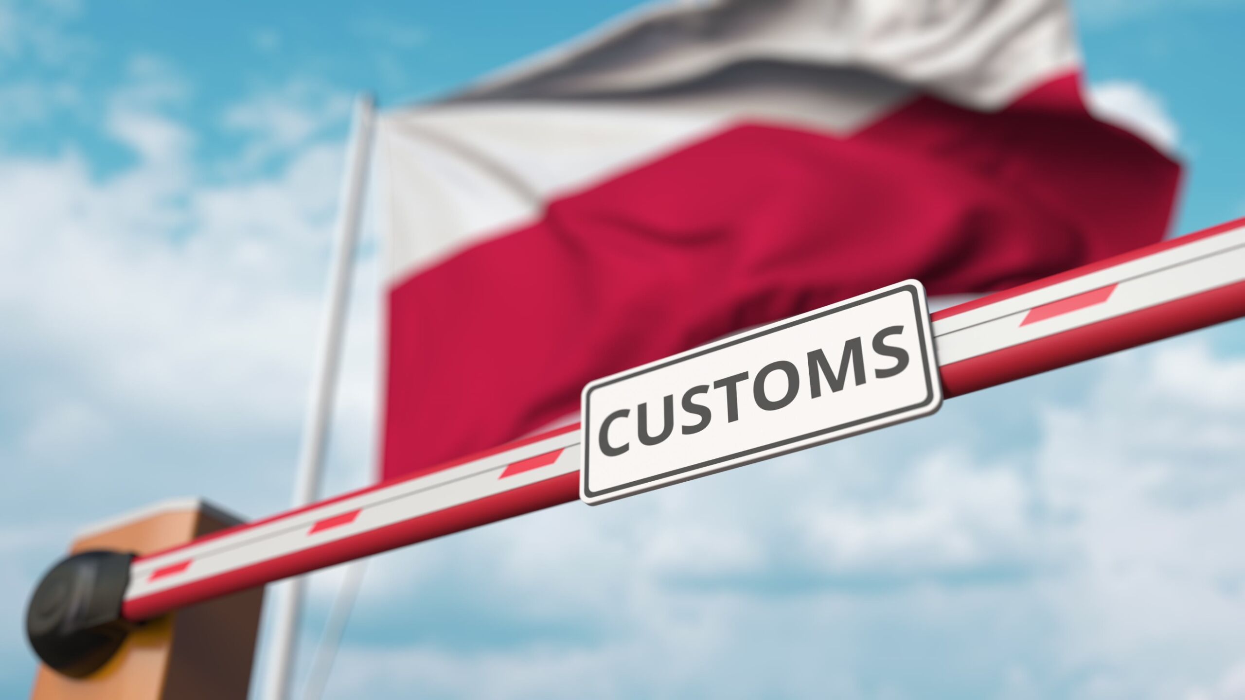 Szlaban z napisem "Customs" na tle flagi Polski