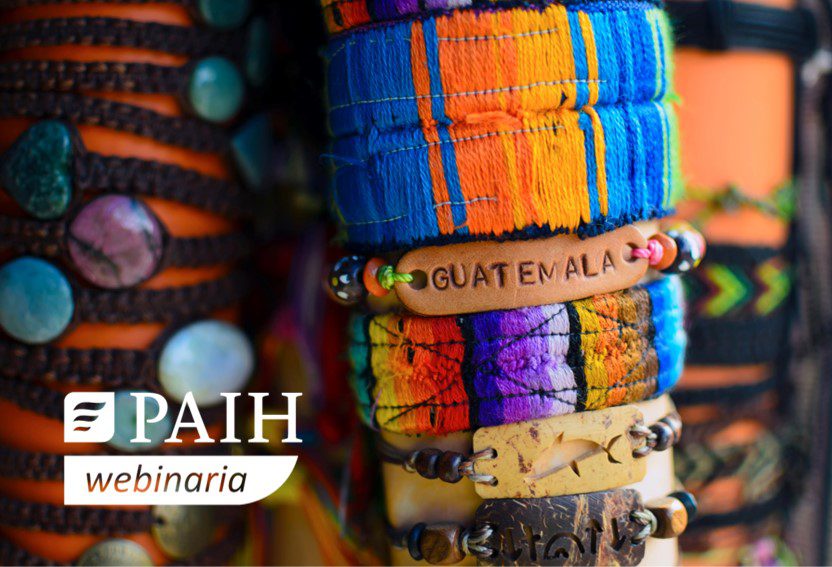 kolorowe materiałowe bransoletki i napis Gwatemala