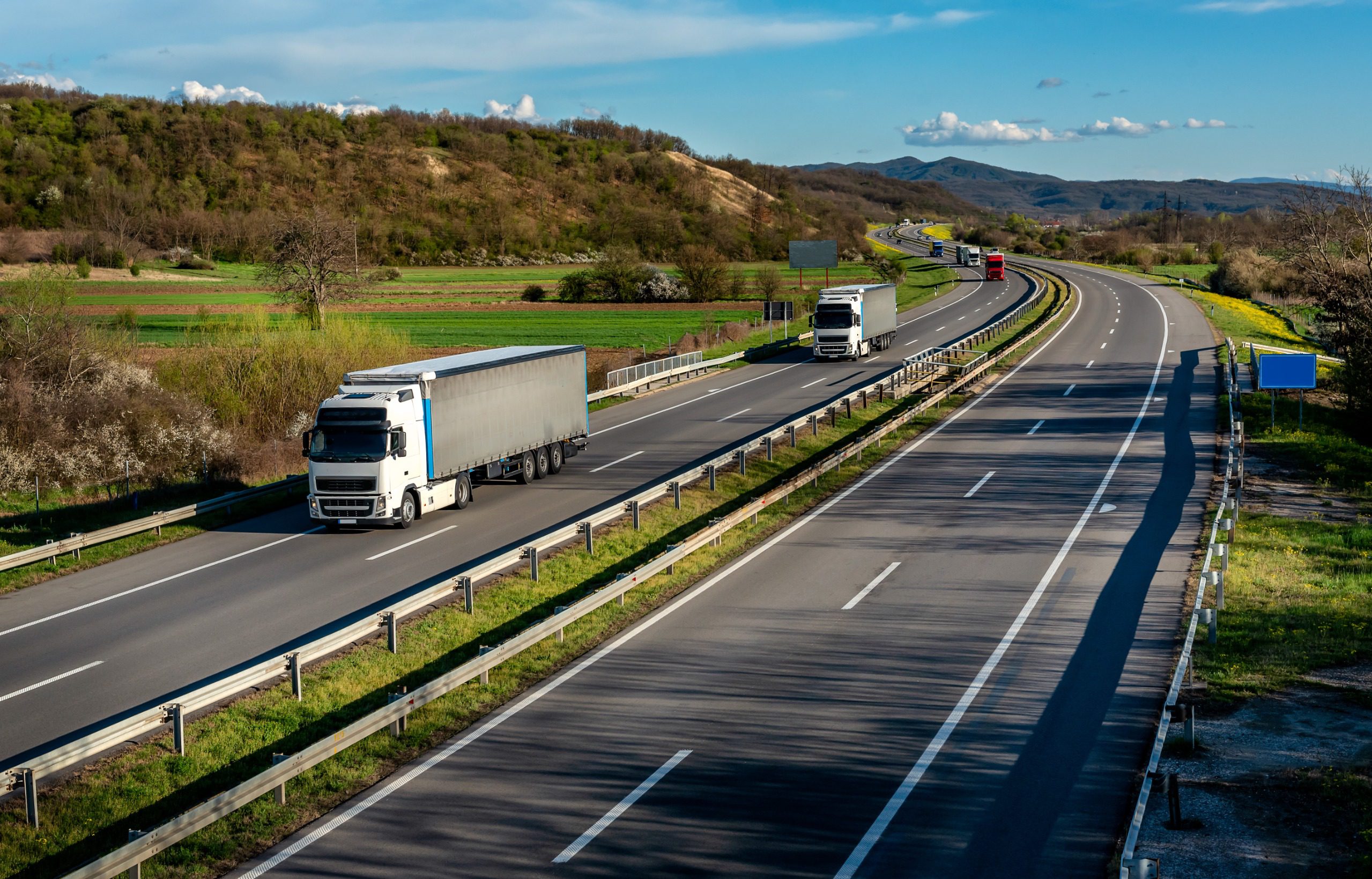 Tiry na autostradzie w Hiszpanii