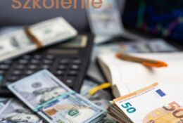 banknoty:EUR, USD oraz kalkulator i notes