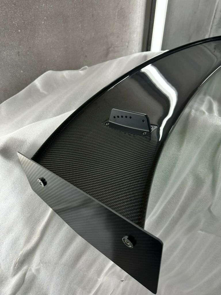 R8 LMS Spoiler