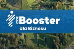 widok na stadion wsrod drzew i napis Booster dla Biznesu