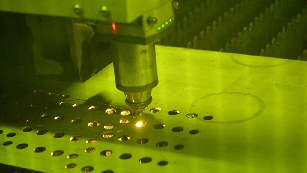 Laser cutting of tubes and profiles