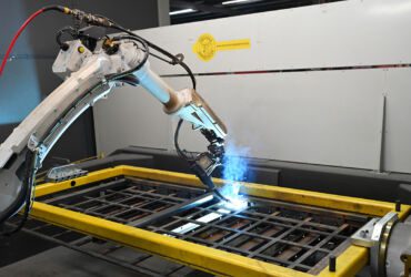 Robotized welding of metal parts